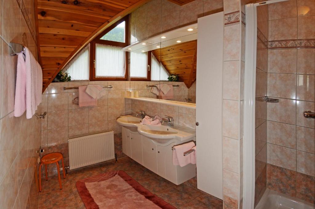 Gasthof Zur Gams Donnersbachwald Chambre photo